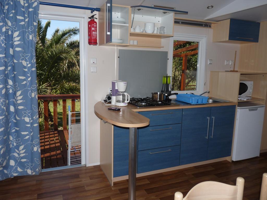 Camping Mobile Home U Sole Marinu Patrimonio Room photo